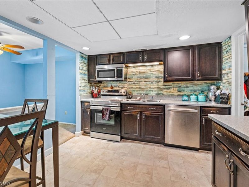 8851 Holly Lane, Olmsted Falls, OH 44138 Photo 12