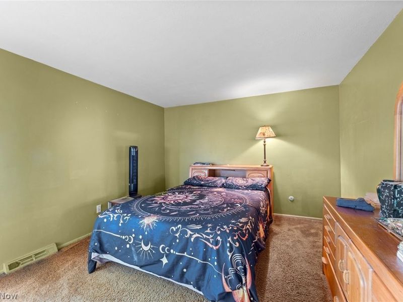 8851 Holly Lane, Olmsted Falls, OH 44138 Photo 15