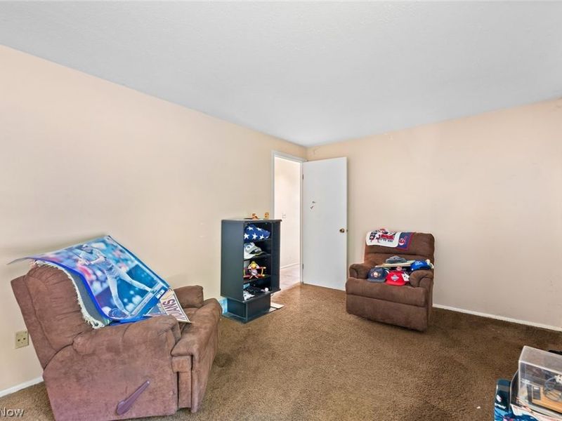 8851 Holly Lane, Olmsted Falls, OH 44138 Photo 18