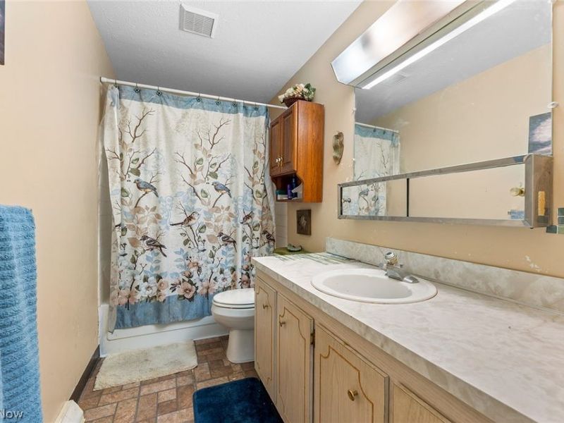 8851 Holly Lane, Olmsted Falls, OH 44138 Photo 24