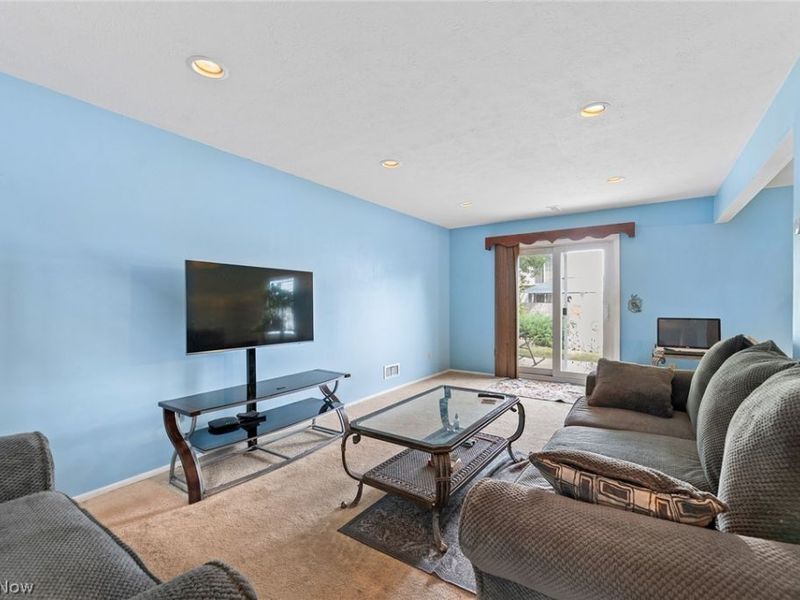 8851 Holly Lane, Olmsted Falls, OH 44138 Photo 4
