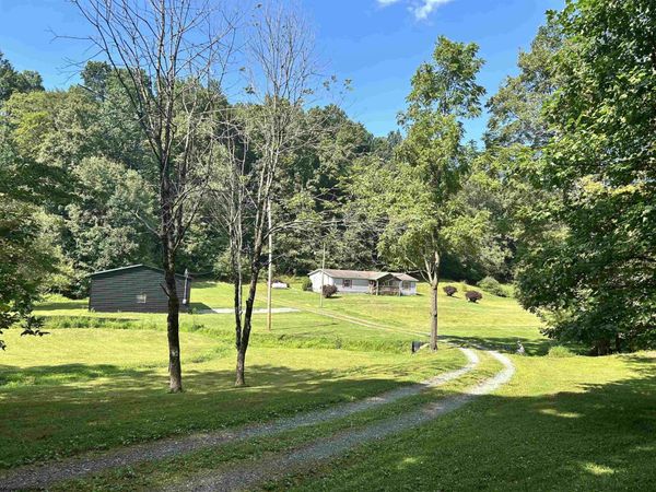 639 Burns Farm Road, Grafton, WV 26354