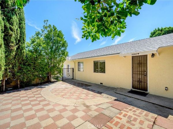 2542 Foothill Boulevard, Unit D, La Crescenta, CA 91214