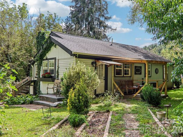 418 Sharptown Road , Canton, NC 28716
