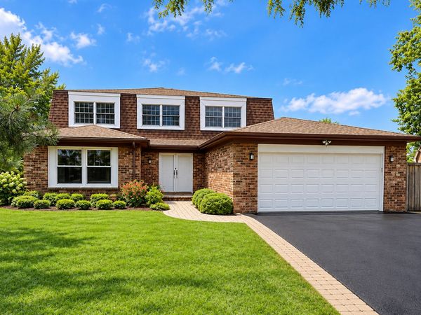 11 Birchwood Avenue, Deerfield, IL 60015