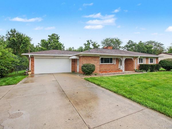 1254 Arrowhead Drive, Burton, Mi 48509