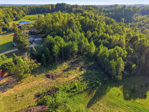 137 Vaughn Ln, Livingston, TN 38570