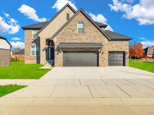 26608 Hidden Ridge DR S Drive, Chesterfield Township, Mi 48051