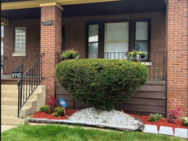 9765 S Winston Avenue , Chicago, IL 60643