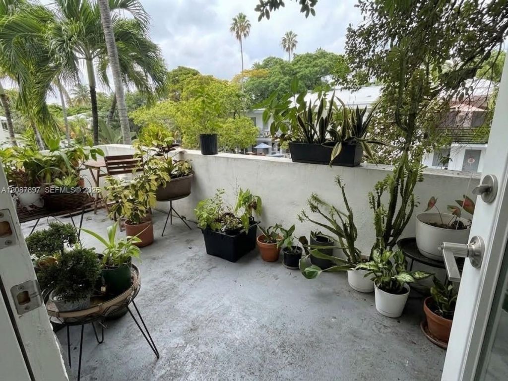 932 7th St, Unit 932D, Miami Beach, FL 33139 Photo