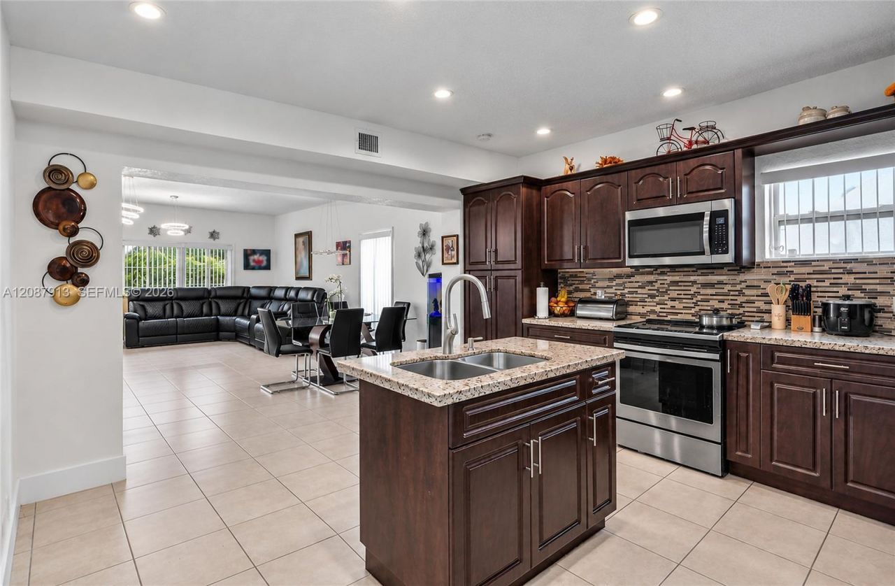 735 NW 129th St, North Miami, FL 33168 Photo