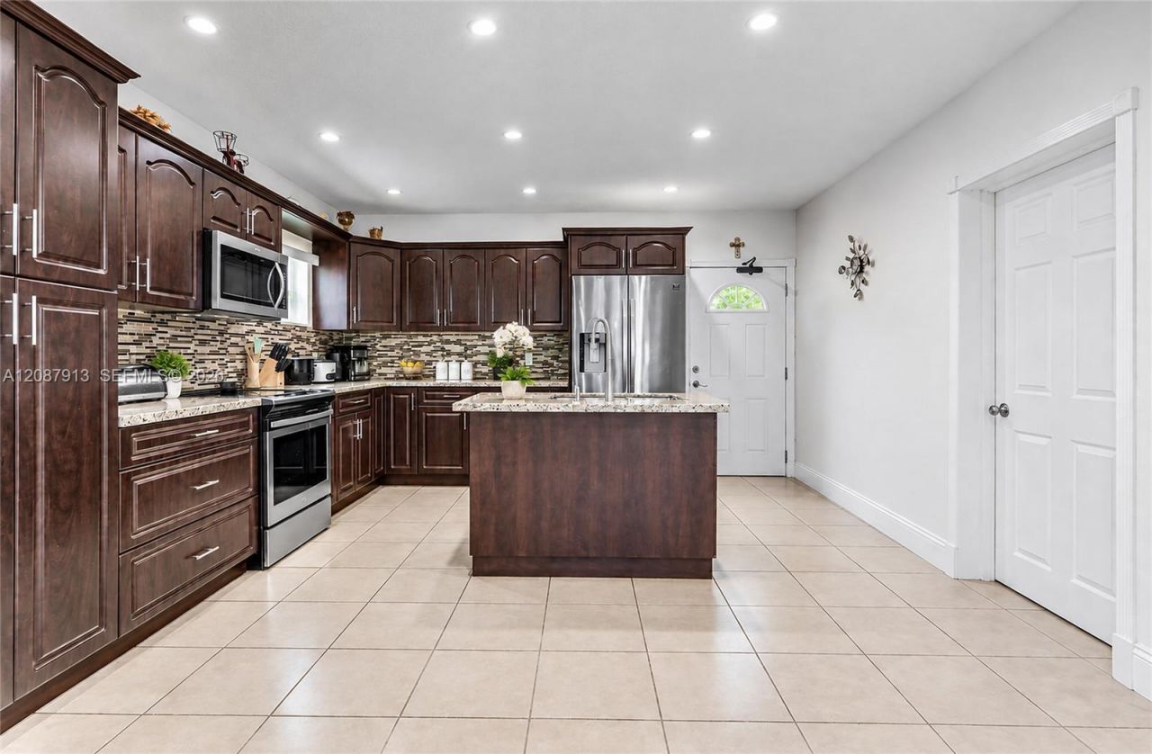 735 NW 129th St, North Miami, FL 33168 Photo