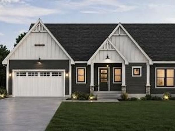 692 Skillman Avenue W, Roseville, MN 55113