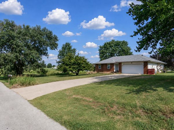 221 E New Melville Road, Willard, MO 65781