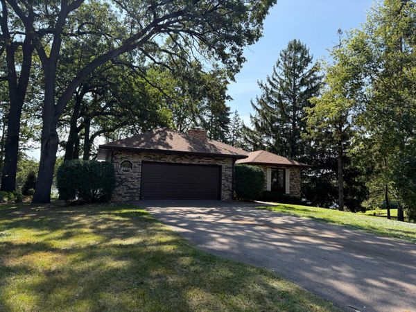 1320 Spring Valley Road , Golden Valley, MN 55422