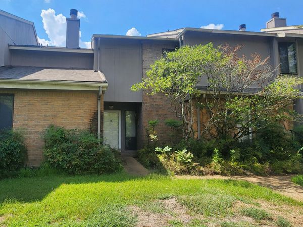 5125 Old Canton Road, Jackson, MS 39211