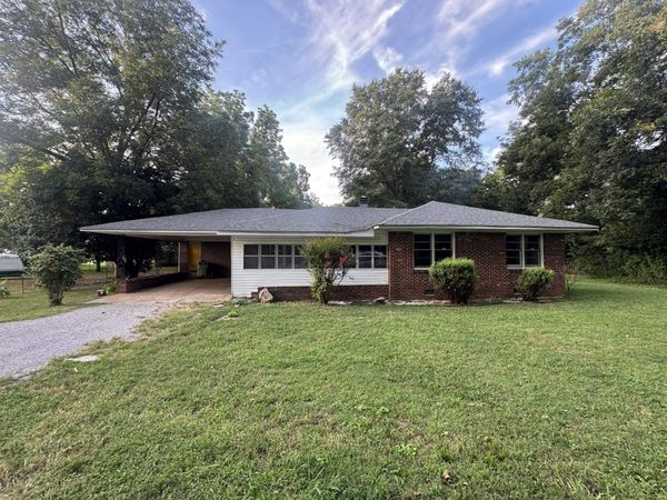1217 Gayle St, Tuscumbia, AL 35674