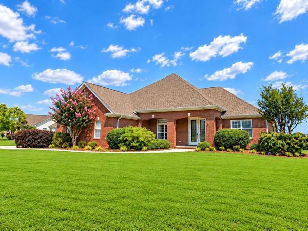 222 Mary Ellen Dr, Muscle Shoals, AL 35661