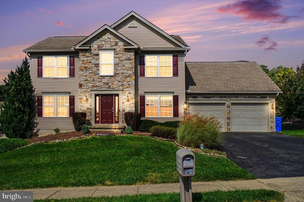 321 BRADDOCK DRIVE, ETTERS, PA 17319