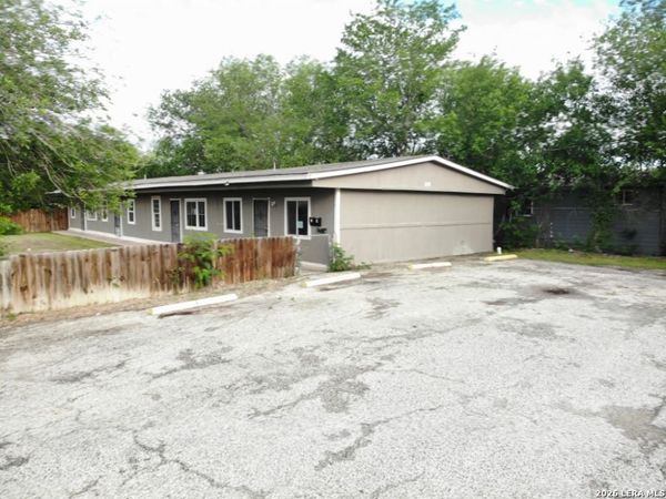 520 Altitude Dr, San Antonio, TX 78227