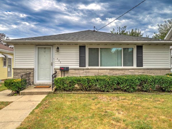 902 E MAYWOOD Avenue, Peoria, IL 61603