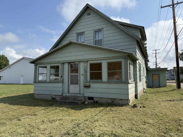 110 E Mcmillan Avenue, Newberry, MI 49868