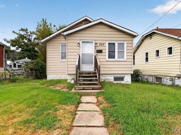 307 Vida Avenue , Unincorporated, MO 63125