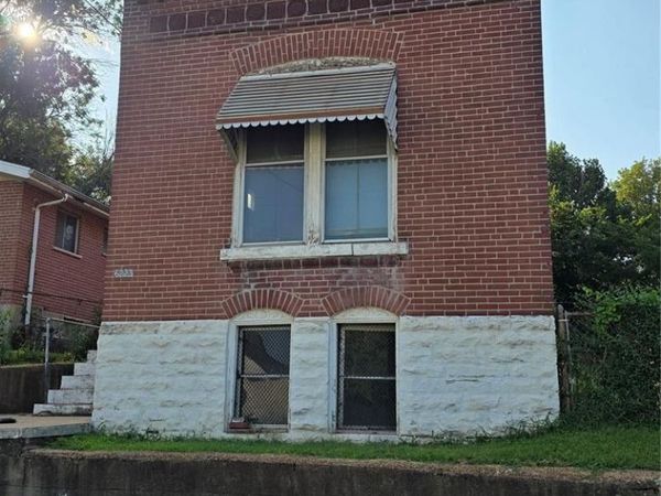 6223 Pennsylvania Avenue, St Louis, MO 63111