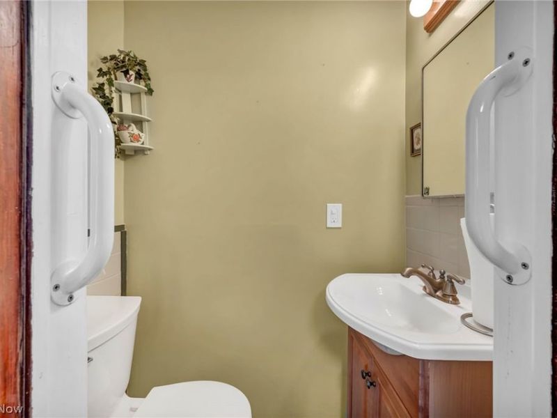 178 Gilbert Drive, Bedford, OH 44146 Photo 17