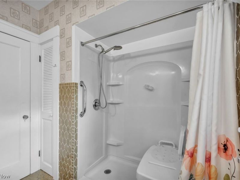 178 Gilbert Drive, Bedford, OH 44146 Photo 39