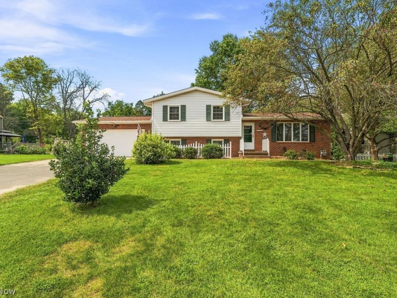 1401 Harvest Circle NE, Massillon, OH 44646 Photo 2