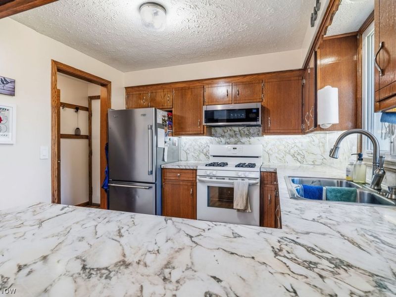 2015 Wittenberg Street, Louisville, OH 44641 Photo 12