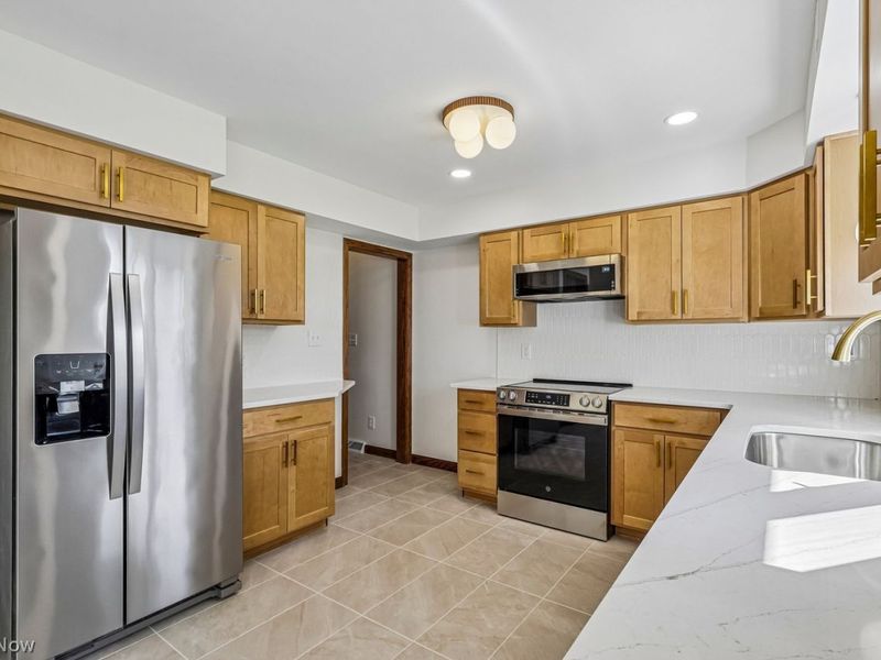 8625 Four Seasons Trail, Poland, OH 44514 Photo 10