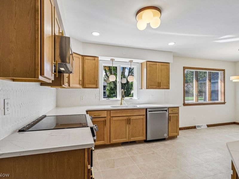 8625 Four Seasons Trail, Poland, OH 44514 Photo 12