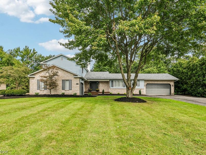 8625 Four Seasons Trail, Poland, OH 44514 Photo 2