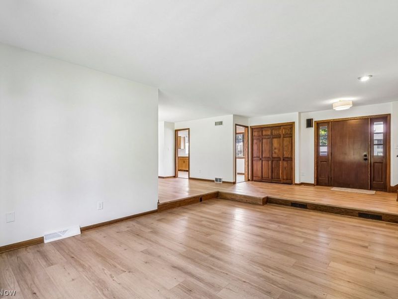 8625 Four Seasons Trail, Poland, OH 44514 Photo 3