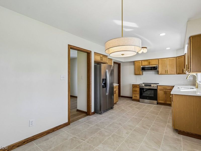 8625 Four Seasons Trail, Poland, OH 44514 Photo 9