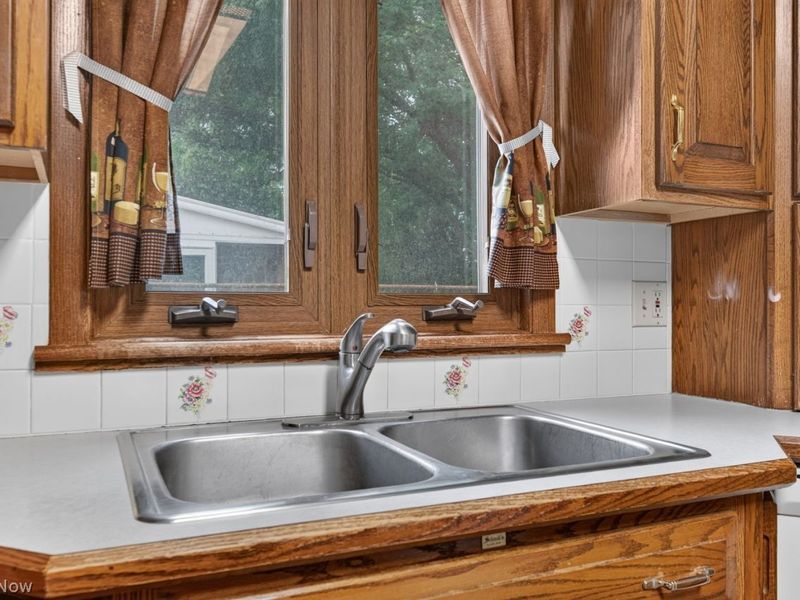 834 Columbia Drive, Amherst, OH 44001 Photo 16