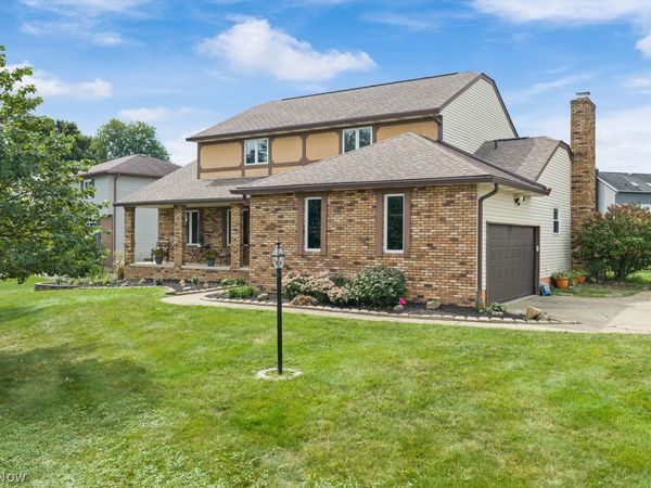 8825 Blitzen Road NW, North Canton, OH 44720