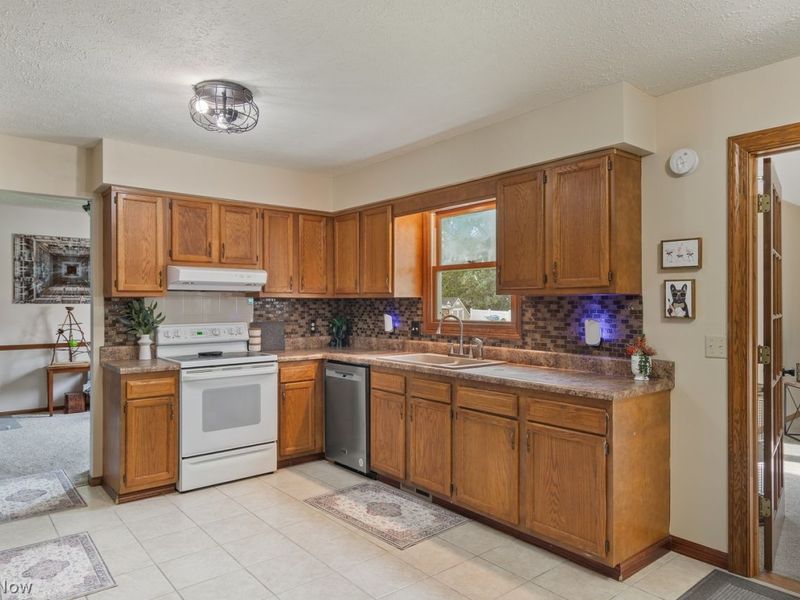 8825 Blitzen Road NW, North Canton, OH 44720 Photo 16
