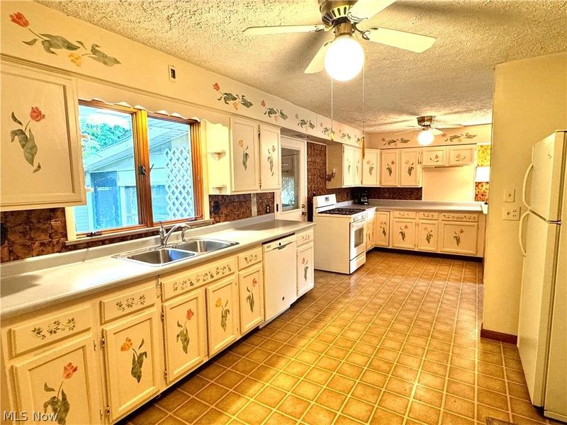 2147 Sarkies Drive, Warren, OH 44483 Photo 4