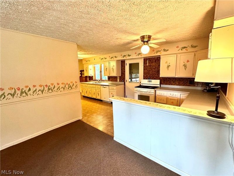 2147 Sarkies Drive, Warren, OH 44483 Photo 9