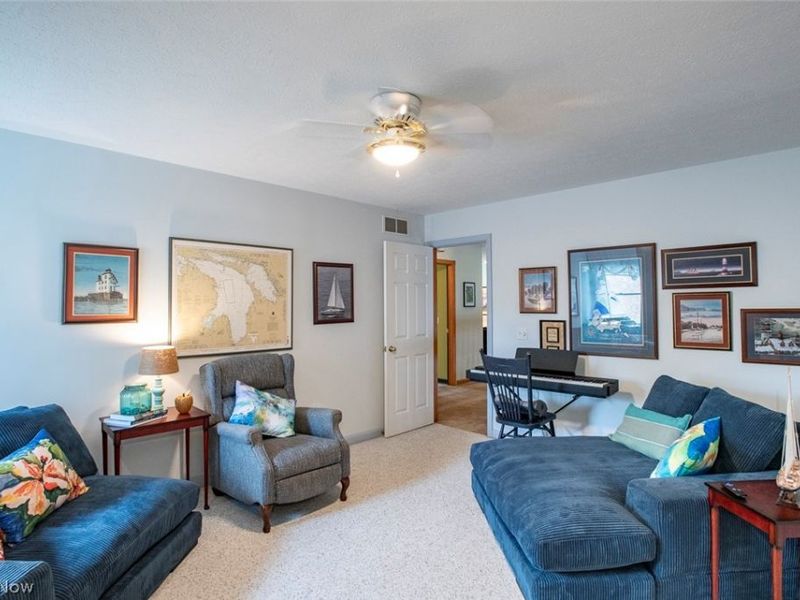 1037 Woodland Chase, Grafton, OH 44044 Photo 8