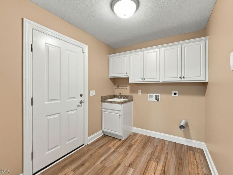 950 Cabot Drive , Canal Fulton, OH 44614 Photo 14