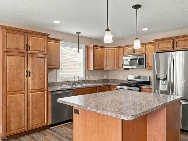 950 Cabot Drive , Canal Fulton, OH 44614 Photo 8