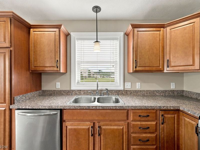950 Cabot Drive , Canal Fulton, OH 44614 Photo 9