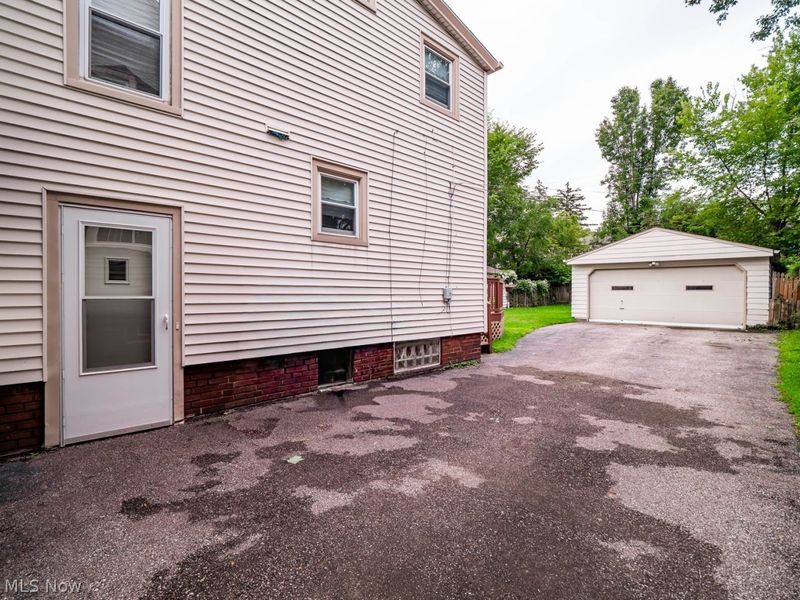 4010 Rosemond Road, Cleveland, OH 44121 Photo 29