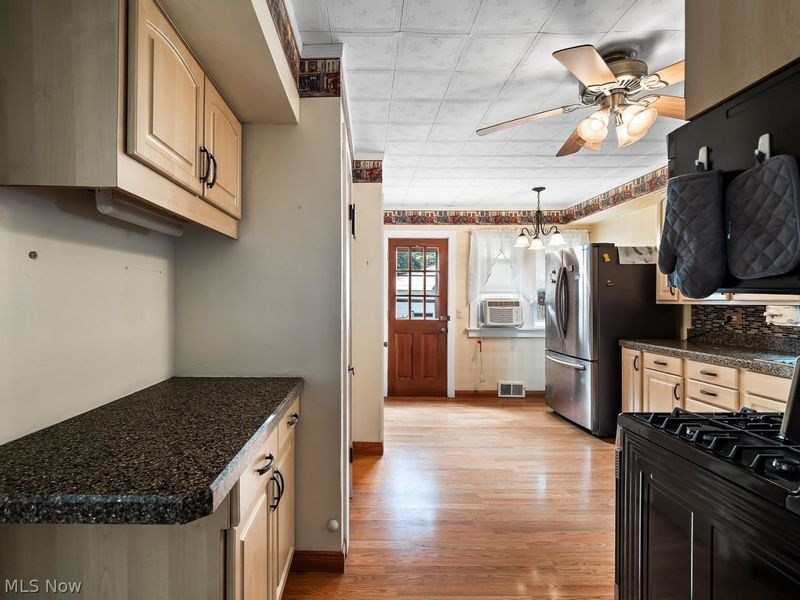 4010 Rosemond Road, Cleveland, OH 44121 Photo 6