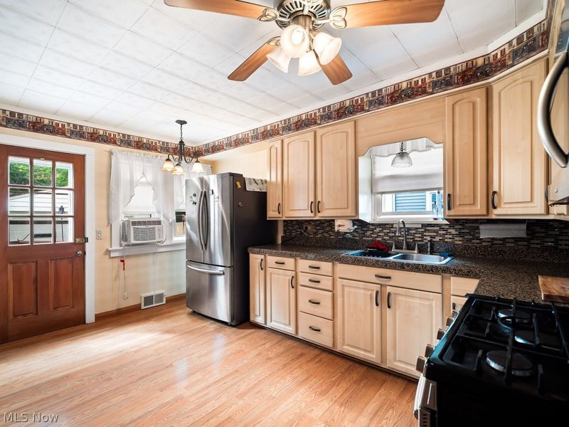 4010 Rosemond Road, Cleveland, OH 44121 Photo 7