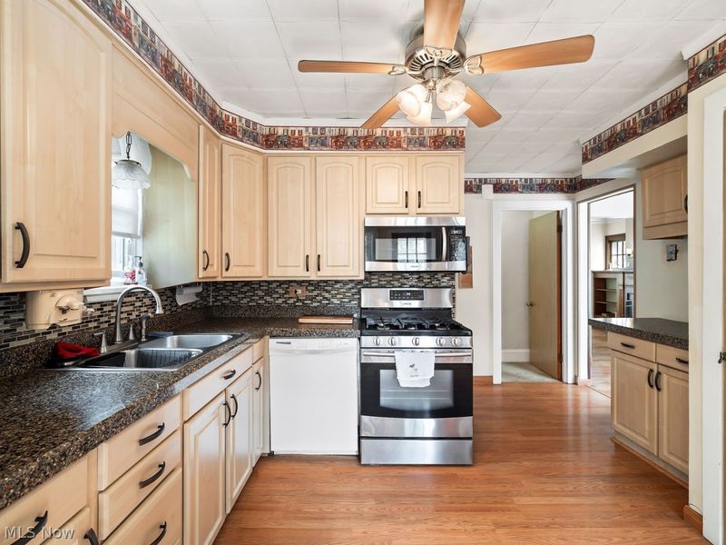 4010 Rosemond Road, Cleveland, OH 44121 Photo 8